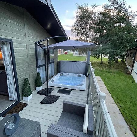 Reynards Retreat Lodge With Hot Tub Barmby on the Moor Esterno foto