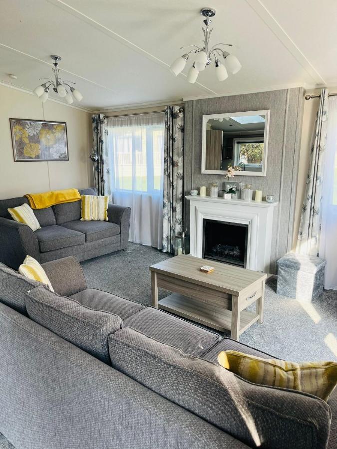 Reynards Retreat Lodge With Hot Tub Barmby on the Moor Esterno foto